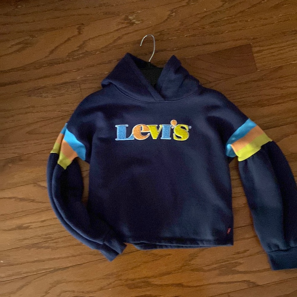 Levi’s puffy sleeved hoodie. Size Medium. Barely worn!